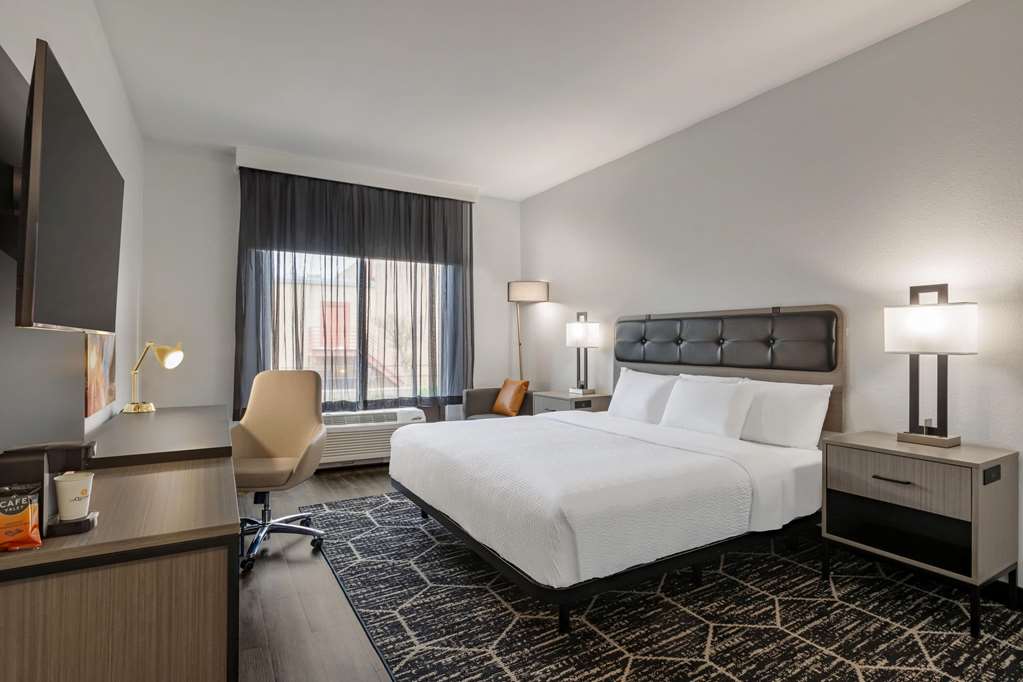 La Quinta Inn & Suites by Wyndham Dothan - photo 20