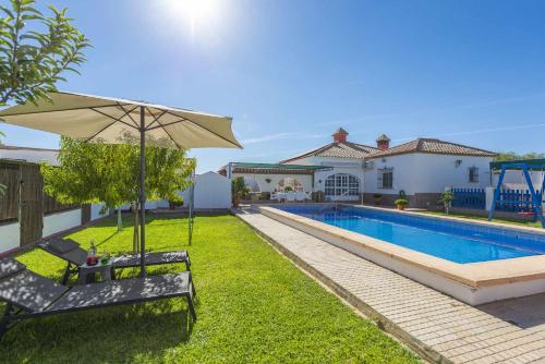 Casa rural Entre Olivos — 4-Star Luxury Hotel in La Puebla De Cazalla, Spain