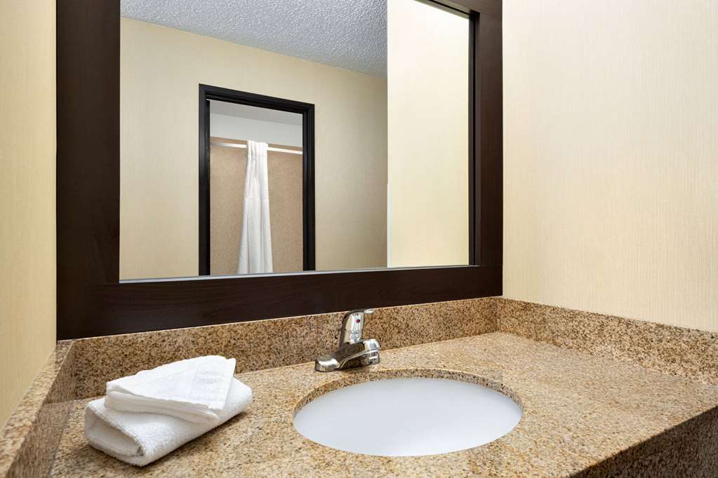 Days Inn by Wyndham Carbondale - photo 21