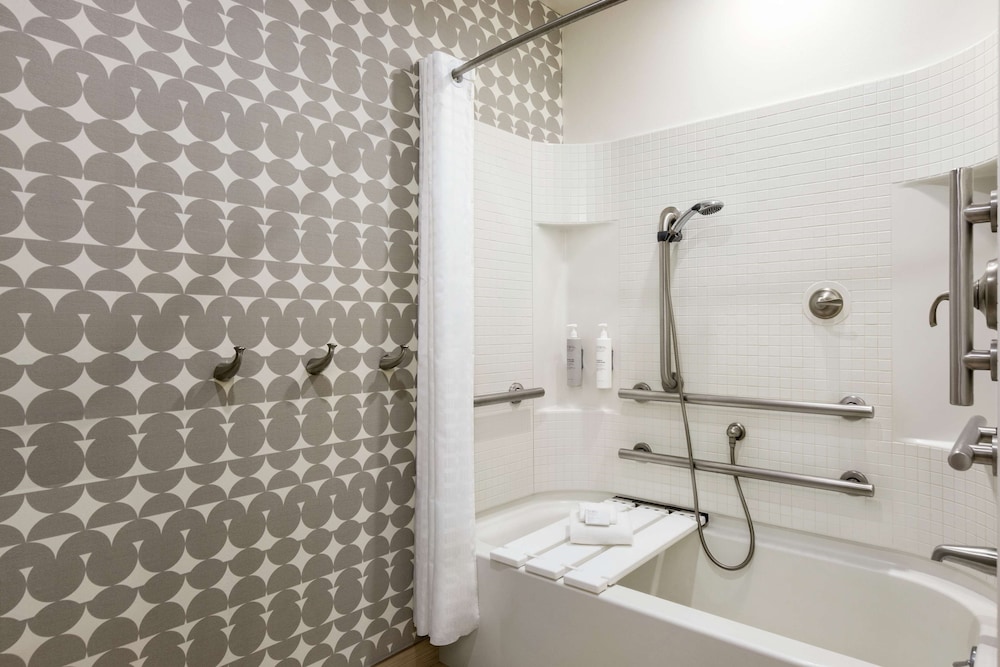 Home2 Suites by Hilton NY Long Island City Manhattan View - photo 34