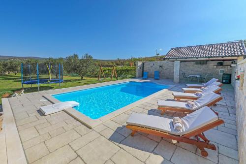Villa Marina — 4-Star Luxury Hotel in Benkovac, Croatia