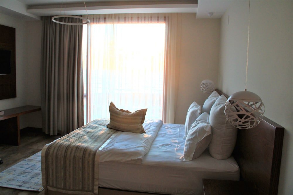 E&N Butik Hotel — Samandag — photo 2