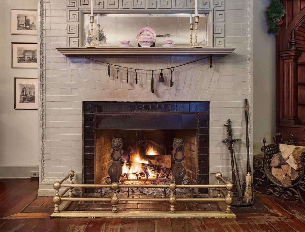 The Red Lion Inn - photo 2