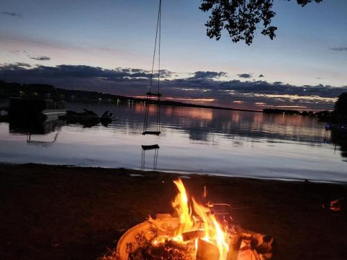 Family Cove Beach House — 4-Star Luxury Hotel in Ortonville, United States