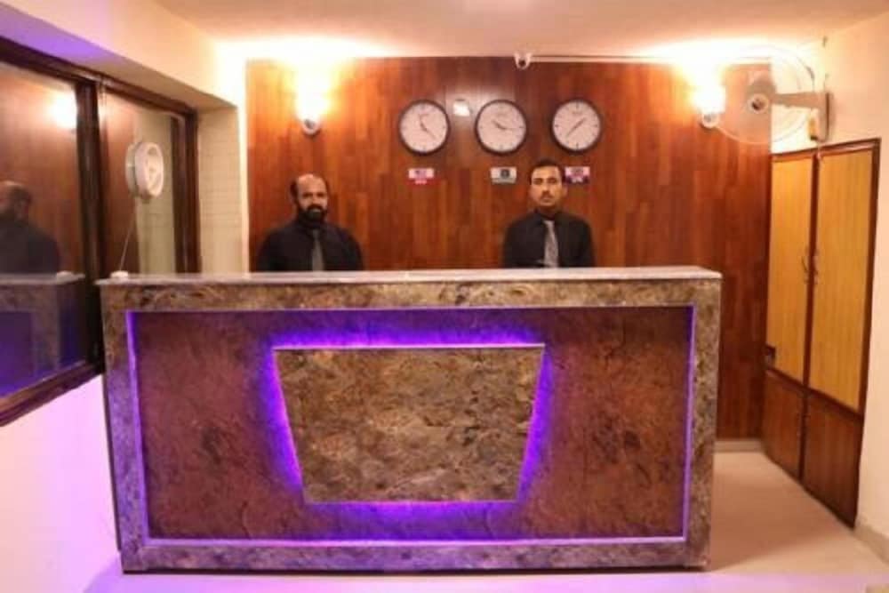 Hotel Four Season Inn in Lahore, Pakistan