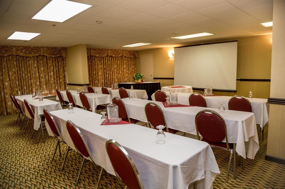 Ramada Plaza Rochester Airport - photo 10