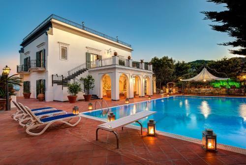 Palazzo Villa dei Nobili — 4-Star Luxury Hotel in Sant'agnello, Italy