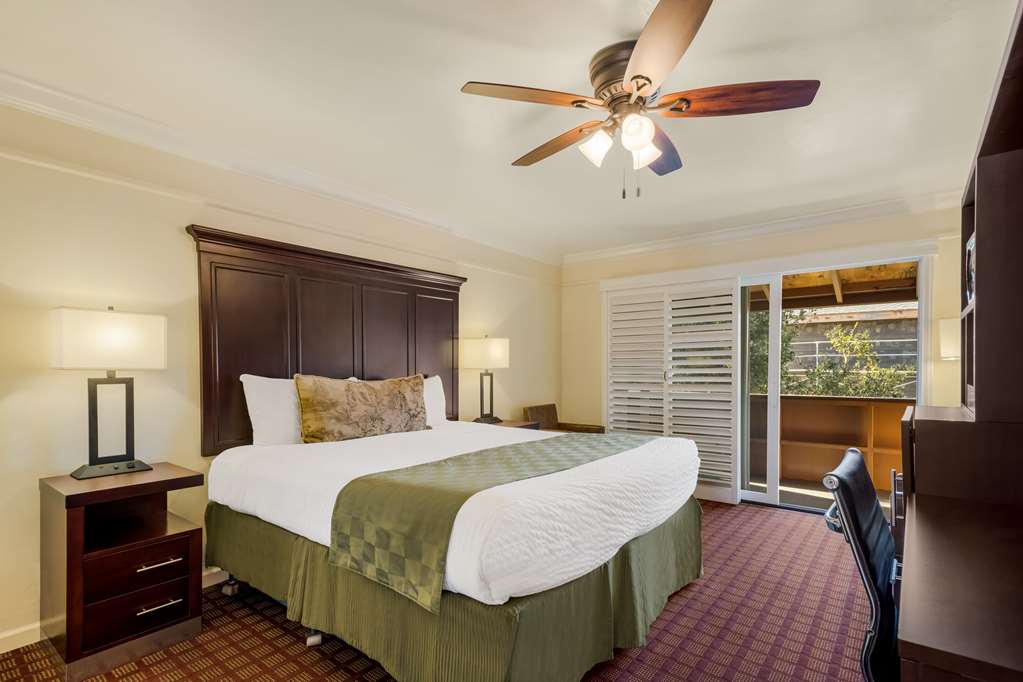 Clarion Collection Carmel Oaks Inn - photo 20