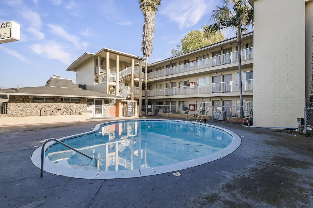 Heritage Inn Express Hayward - photo 36