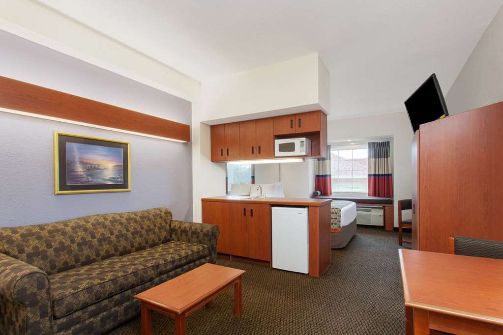 Microtel Inn & Suites by Wyndham Lady Lake The Villages - photo 16