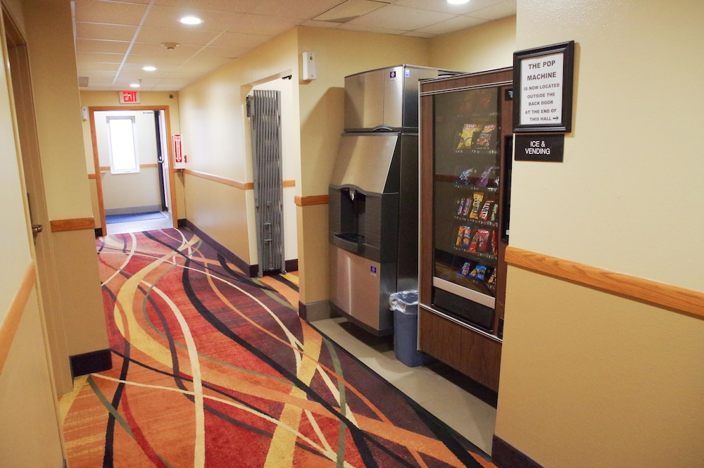 Dutch Inn and Suites - photo 25