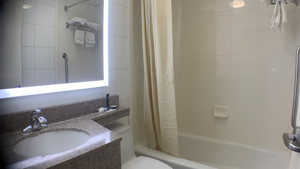 East New York Inn - photo 14