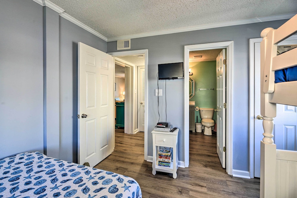 Emerald Isle Resort Style Condo Walk to Beaches - photo 5