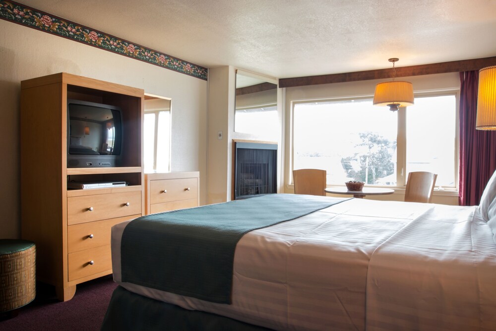 Hi Tide Oceanfront Inn - photo 10