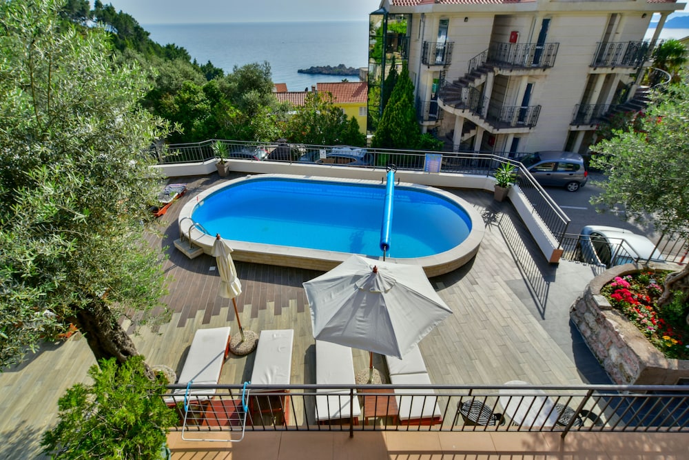 Apartments Kentera — 4-Star Luxury Hotel in Budva, Montenegro