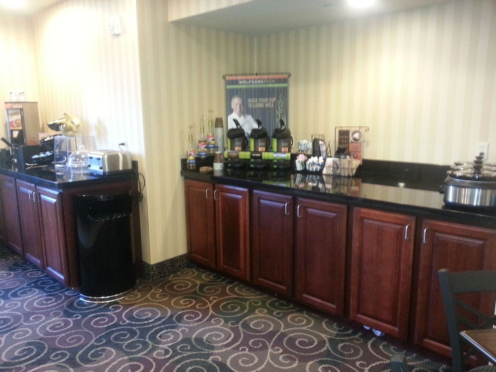 Cobblestone Inn & Suites Bloomfield - photo 35