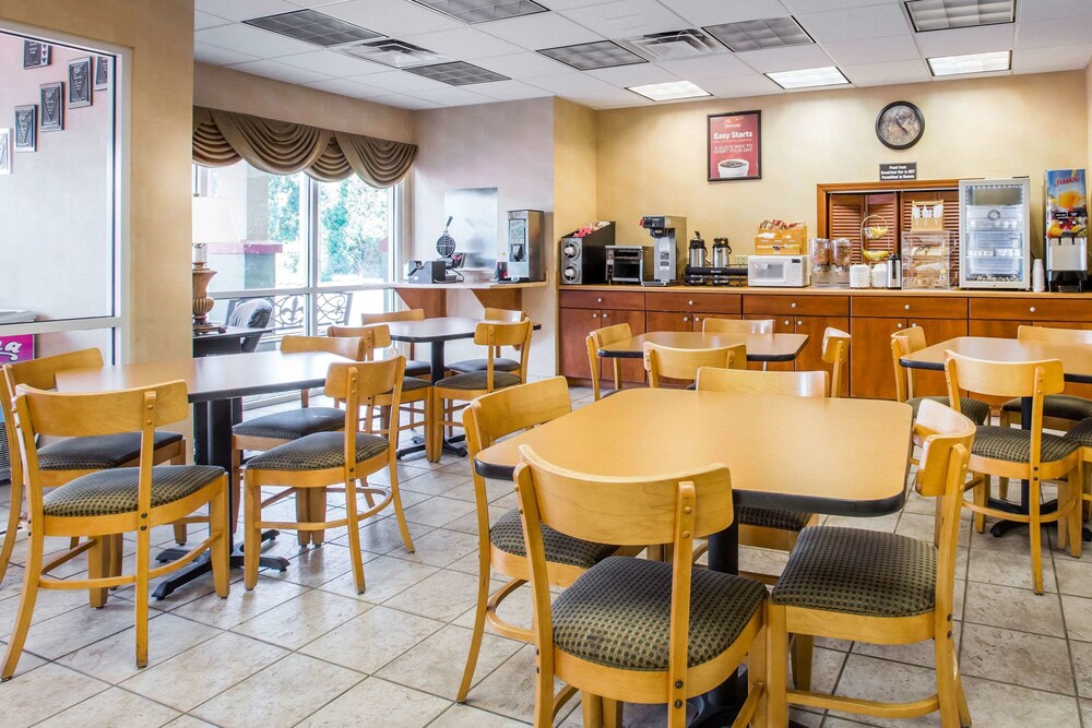 Econo Lodge Valdosta - photo 37