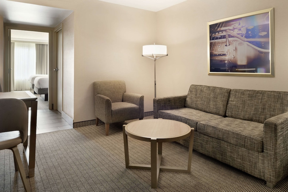 Embassy Suites by Hilton Cleveland Rockside - photo 19