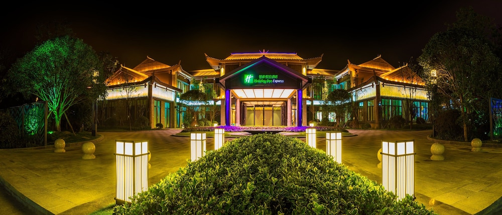 Holiday Inn Express Guizhou Qinglong by IHG — hotel in Qinglong