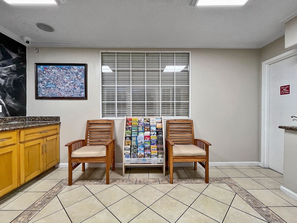 Rodeo Lodge - photo 2