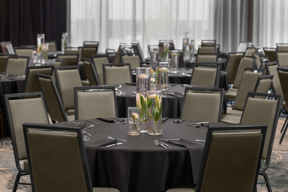 Hilton Garden Inn Grand Prairie At Epiccentral - photo 39