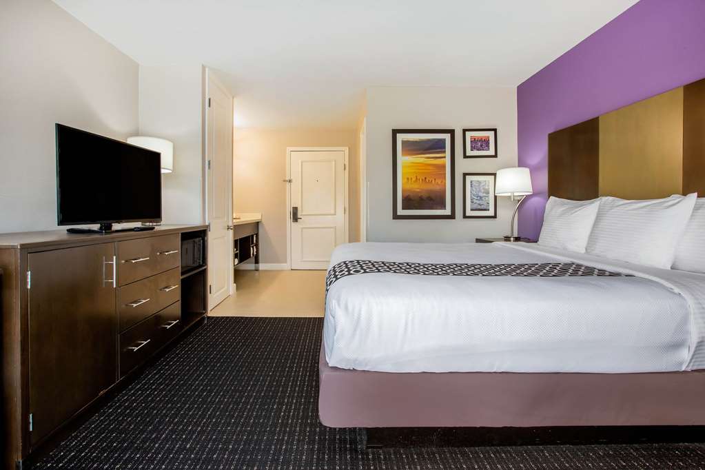 La Quinta Inn & Suites by Wyndham Pomona - photo 19