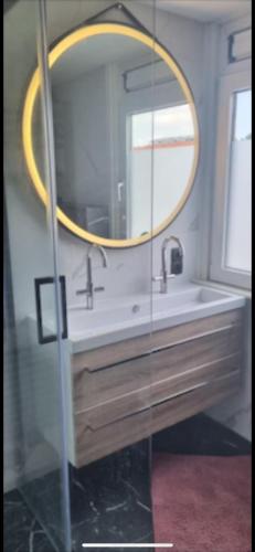 Garden Jacuzzi bbq city centre 2 bedrooms — 4-Star Luxury Hotel in Alkmaar, Netherlands