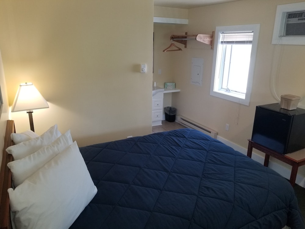 Captain's Quarters Motel - photo 28
