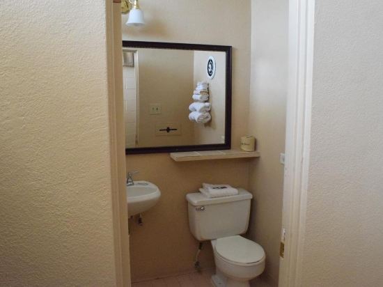 Imperial Motel - photo 14