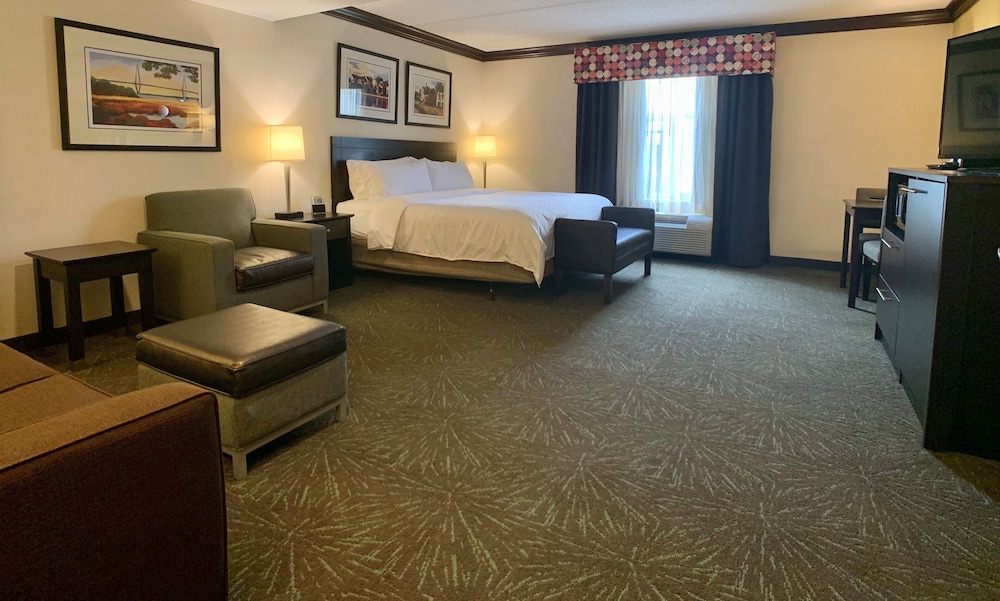Holiday Inn Express & Suites Charleston Northwoods by IHG - photo 11