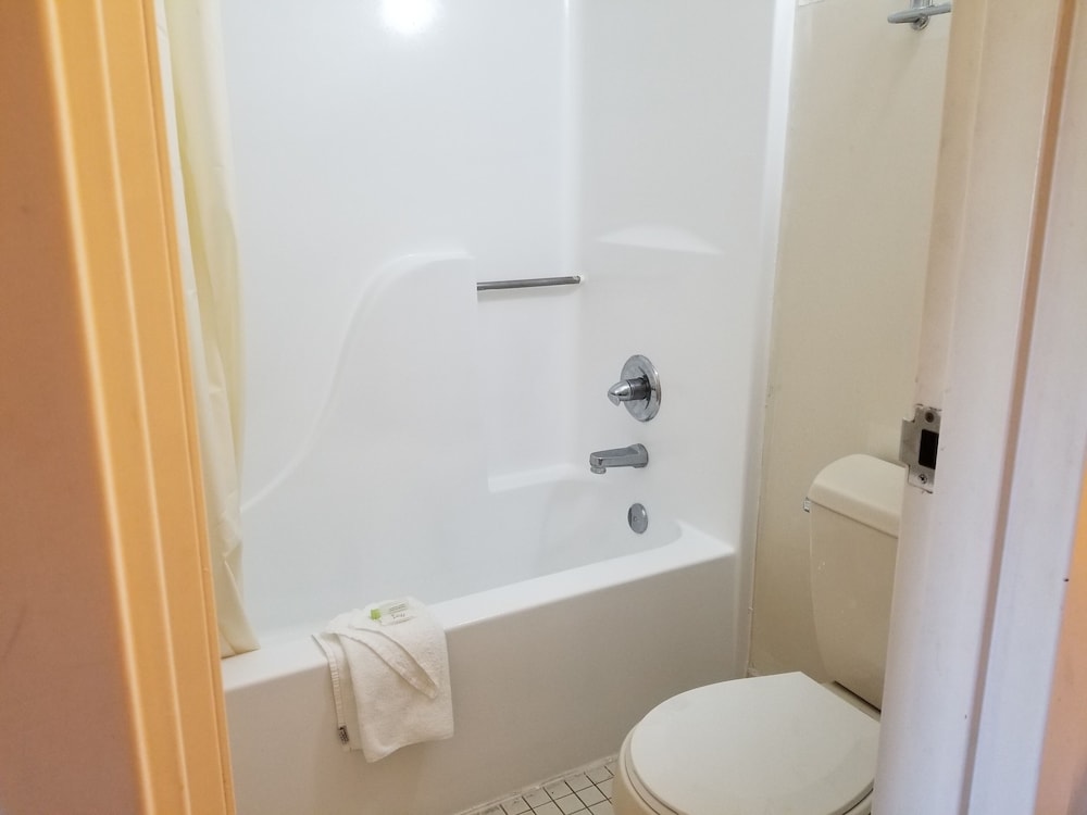 American Inn Chesapeake Portsmouth - photo 11