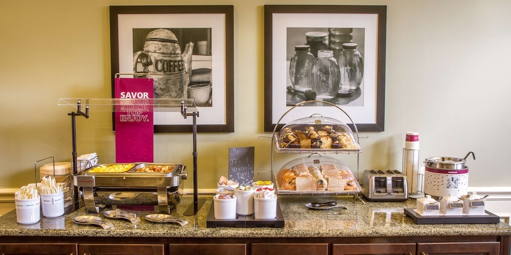 Hampton Inn and Suites Savannah Historic District - photo 56