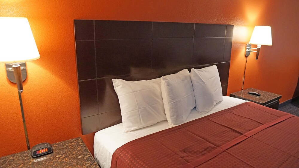 Travel Plaza Inn - photo 20