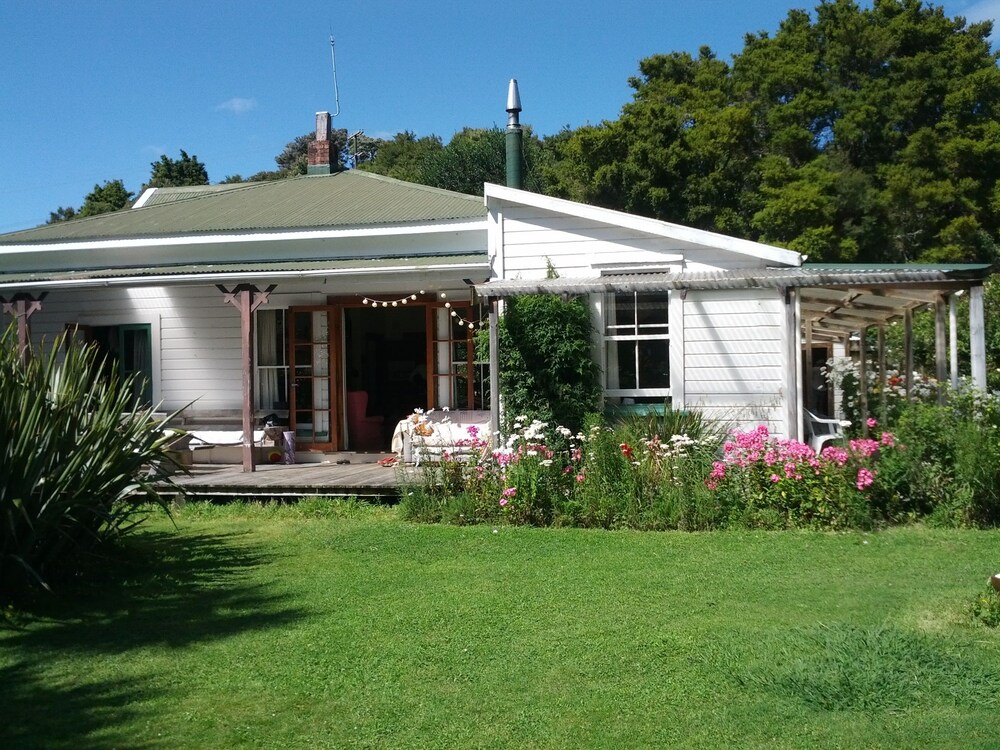 The Innlet Country Apartments and Cottages — 5-Star Luxury Hotel in Takaka, New Zealand