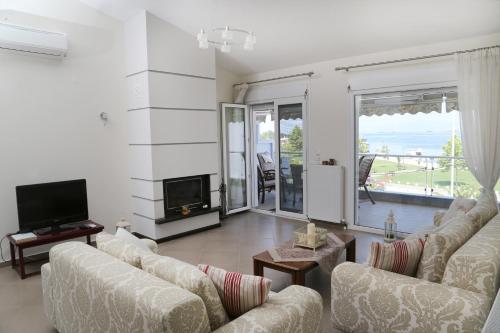 Konstantinos Luxury Apartment — 4-Star Luxury Hotel in Keramoti, Greece