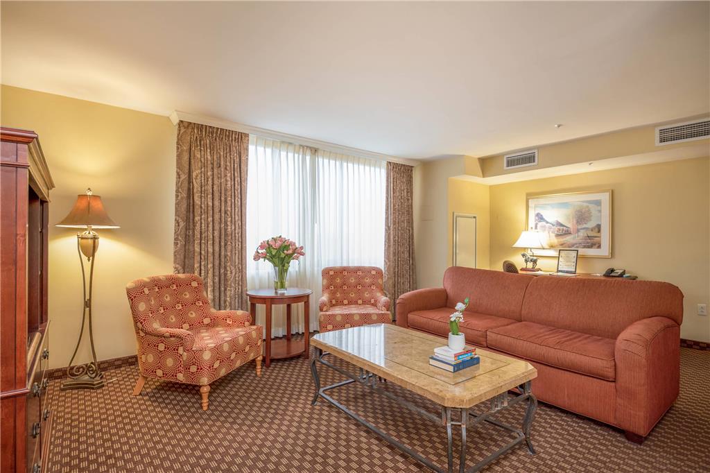 Arlington Court Suites a Clarion Collection Hotel - photo 32