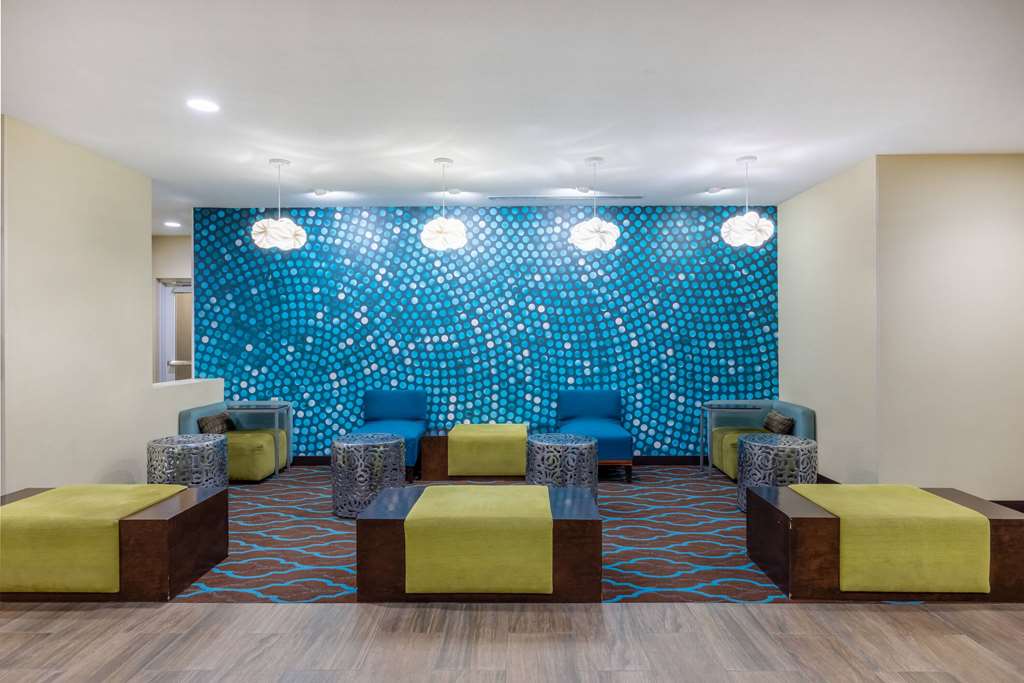 La Quinta Inn & Suites by Wyndham Artesia - photo 8