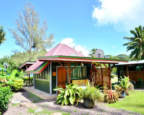 Heimanarii's Lodge Fare Miti — 4-Star Luxury Hotel in Haapiti, French Polynesia