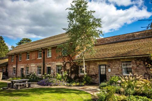 Lynford Holiday Cottages nestled in the heart of Thetford Forest — 4-Star Luxury Hotel in Mundford, United Kingdom