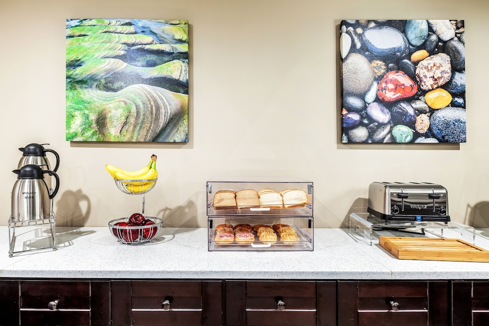 Van Wyck Hotel & Suites Near JFK Airport - photo 50