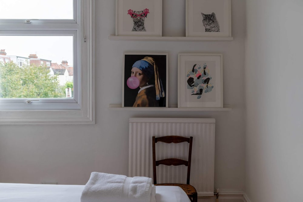 Beautiful Three Bed Abode Near Dollis Hill — 4-Star Luxury Hotel in London, United Kingdom