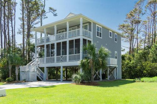 Southern Charm by Oak Island Accommodations - photo 15