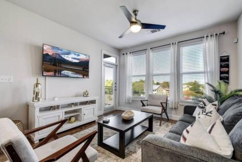 2BR Southtown Apartment FreeParking Wifi Pool Gym — 4-Star Luxury Hotel in San Antonio, United States