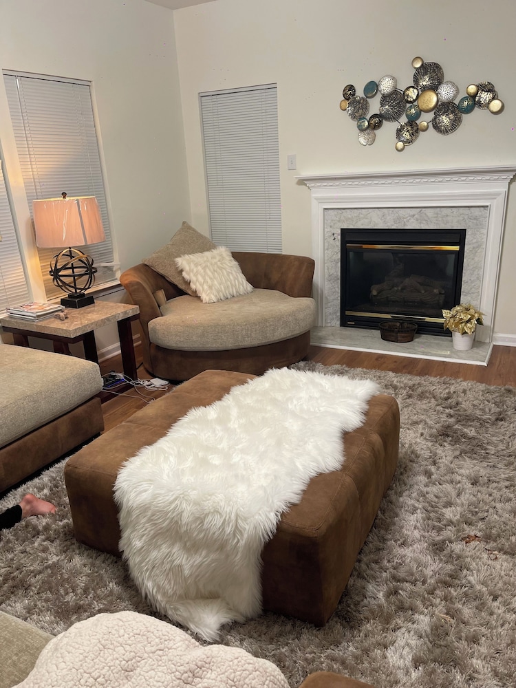 Charming Entire 3 Bedrooms House with AC and Wifi — 4-Star Luxury Hotel in Charlotte, United States