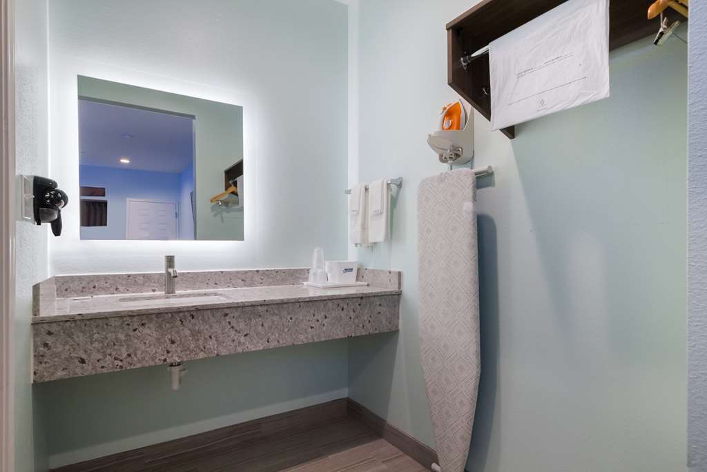 Americas Best Value Inn Aldine Westfield - photo 13