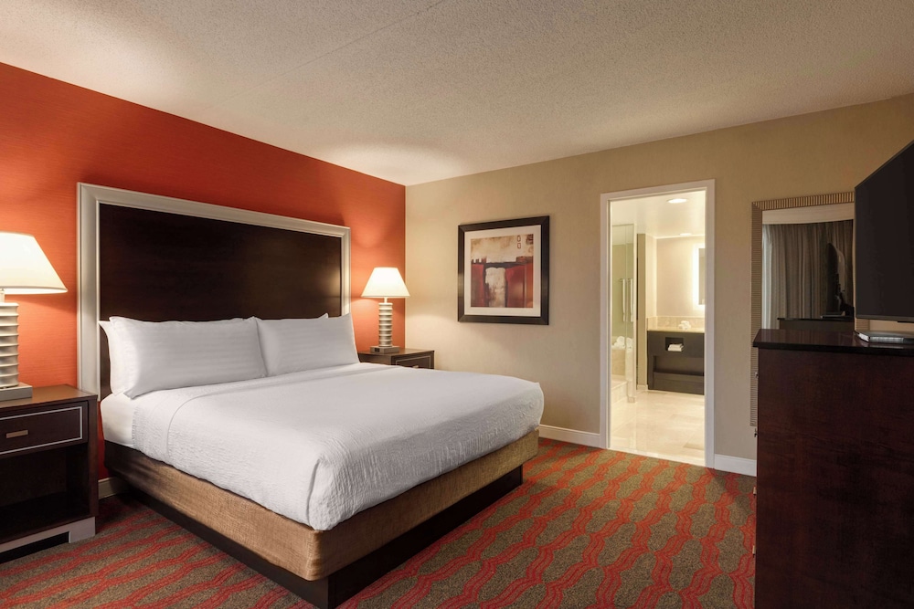 DoubleTree by Hilton New York LaGuardia Airport - photo 8