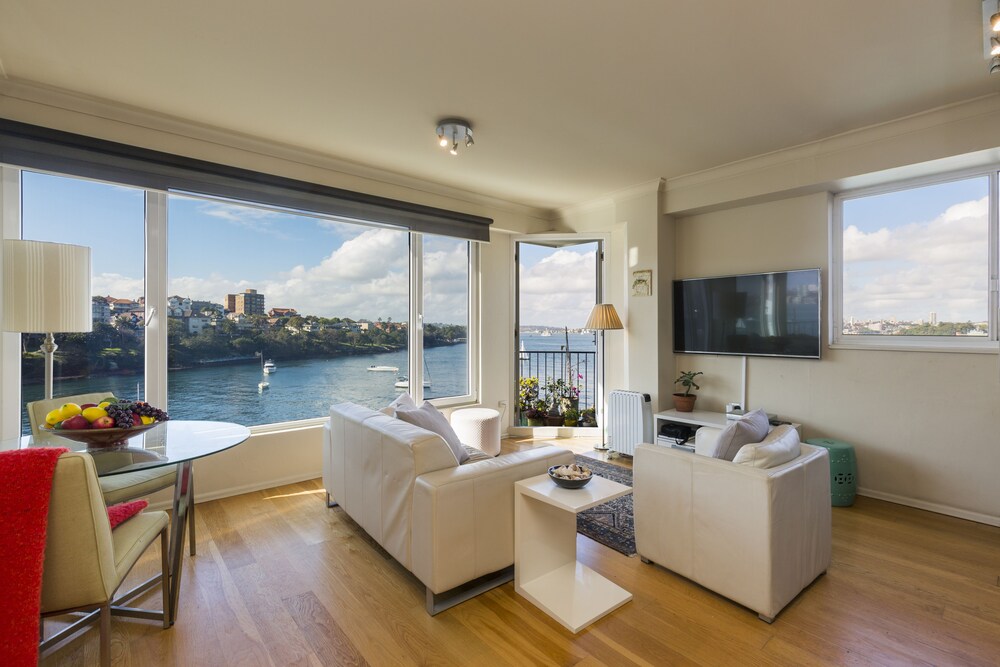Million Dollar Harbour View - carbon neutral hotel in Sydney