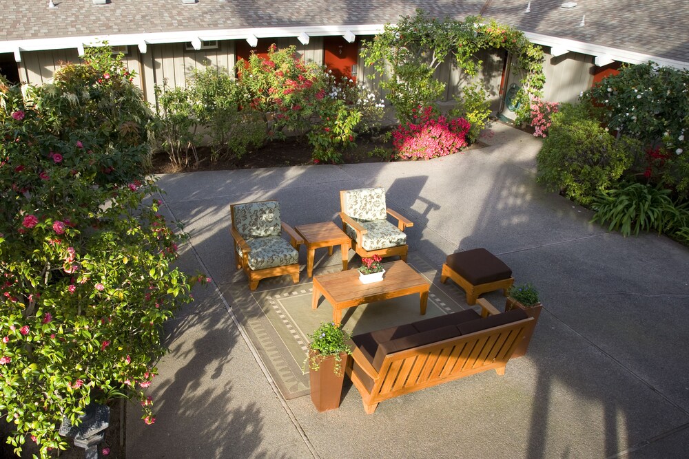 The Cottages Hotel - photo 26