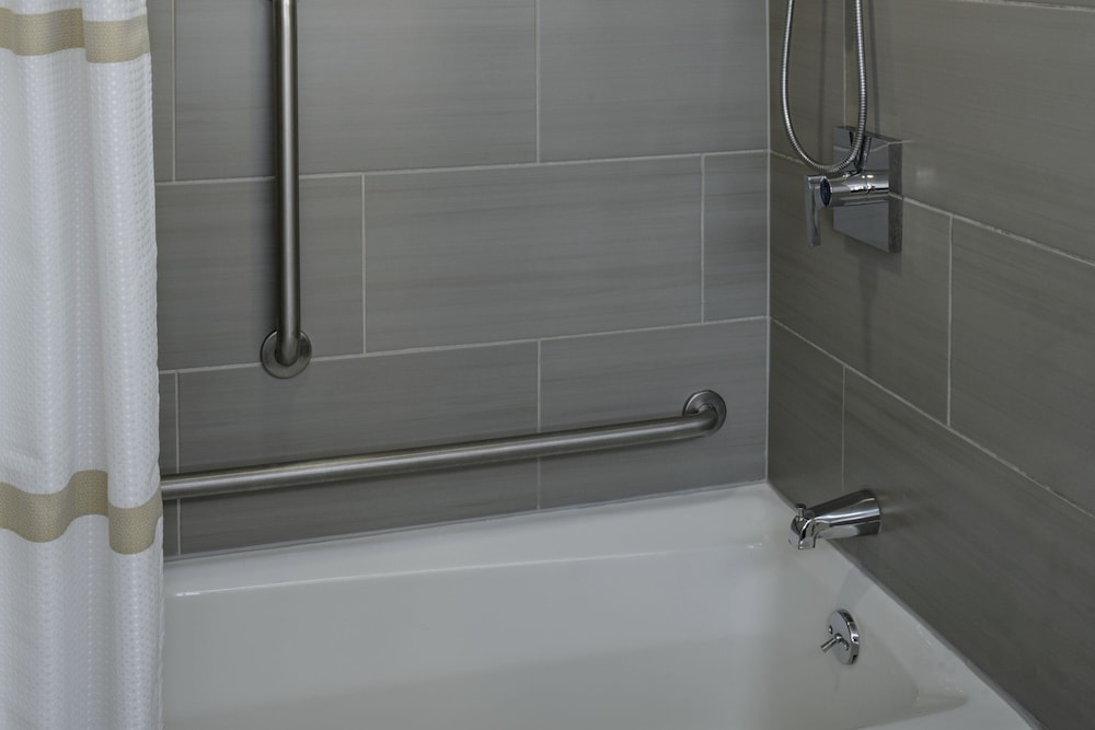 Marriott East Lansing at University Place - photo 20