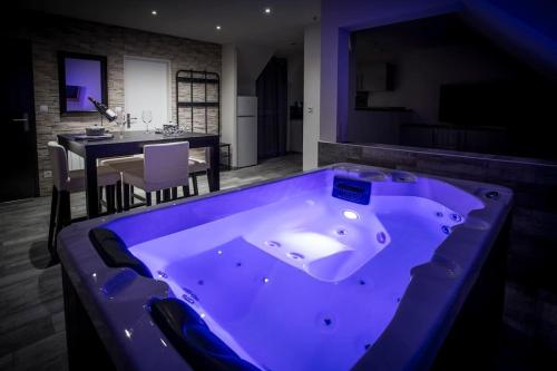 VIP 2 Loft Avec SPA Privatif a 10 Min de Dijon — hotel near Dijon Longvic airport